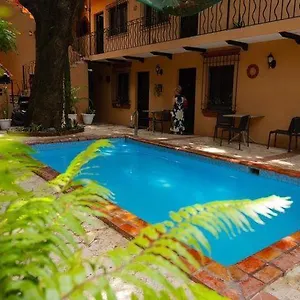 Habitación, desayuno, jacuzzi y piscina Hotel